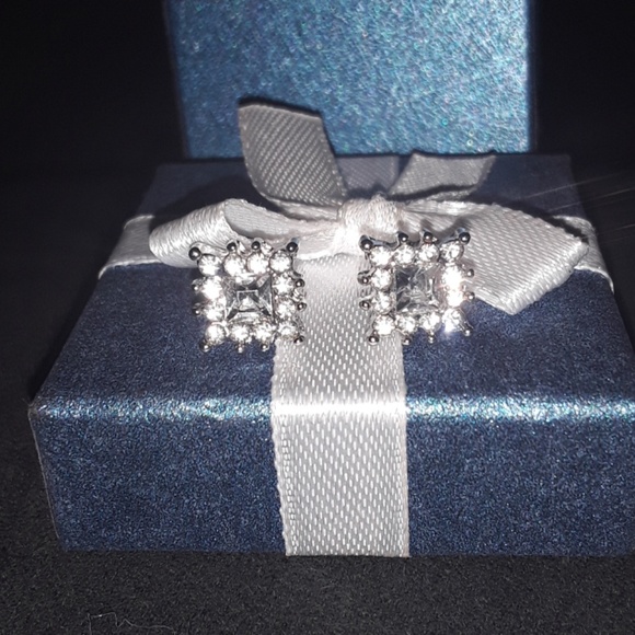 Square / Diamond Shaped Studs💎⚡ - Picture 8 of 8